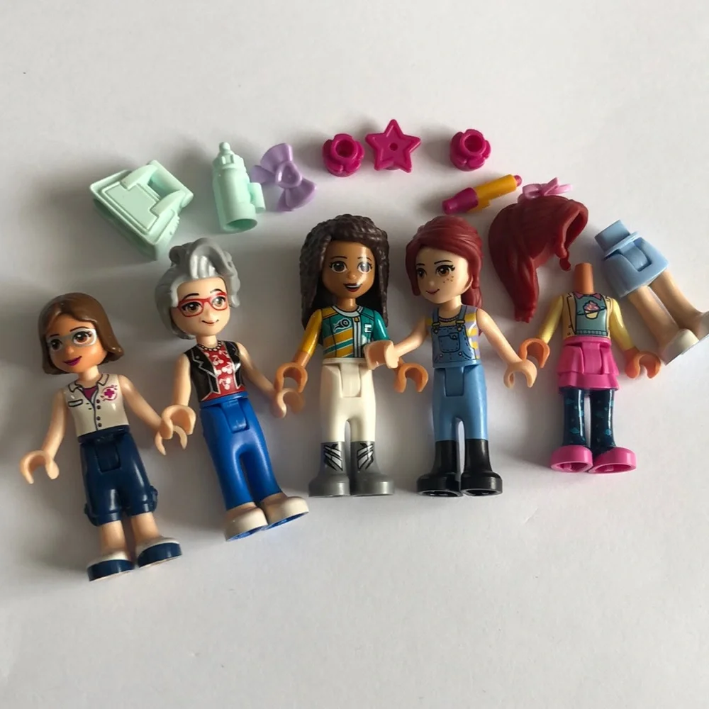 LEGO Friends Minifigs LEGO Friends Mia LEGO Dottie LEGO Andrea LEGO girls